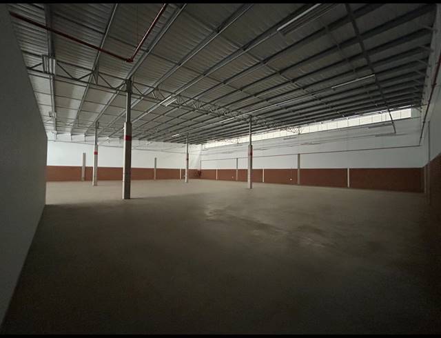 1,316M² WAREHOUSE TO LET IN CLAYVILLE